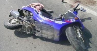 Stire din Eveniment : Impact între un scuter și un autovehicul, pe strada Democrației din Constanța