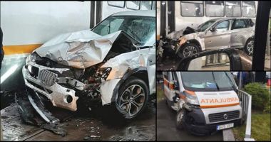 Stire din Eveniment : Ambulanță implicată într-un accident. Două paciente, rănite ușor