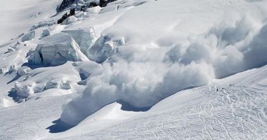 Stire din Eveniment : Turist străin, decedat în avalanșa din munții Făgărașului