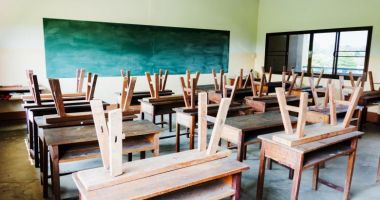 Stire din Cultură-Educație : Surse: Toate școlile din România se închid până după Paște