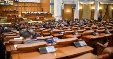 Stire din Politică-Administrație : Evenimentele din Parlament cu peste 1.000 de persoane, interzise până în 31 martie