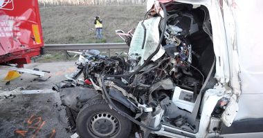 Stire din Eveniment : ACCIDENT TERIBIL! A intrat sub un camion, la 130 km/h!