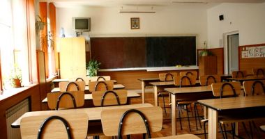 Stire din Cultură-Educație : FSLI: Angajații din învățământ trebuie să rămână acasă