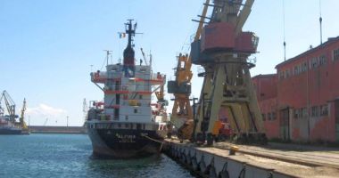 Stire din Eveniment : ANR: Navele sosite din zone cu risc epidemiologic rămân în carantină
