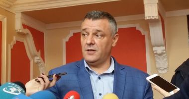 Stire din Eveniment : Primarul din Deva, în autoizolare. A participat la aceeași ședință cu Vergil Chițac