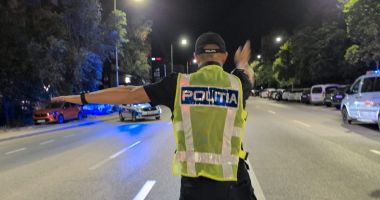 Stire din Eveniment : Un bărbat fără permis de conducere a băut și a furat o mașină. Polițiștii constănțeni l-au prins din întâmplare