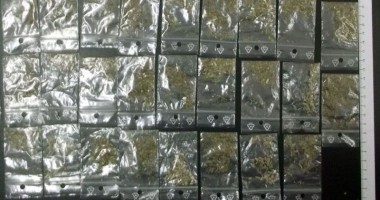 Stire din Eveniment : Dealer de etnobotanice, prins de polițiști