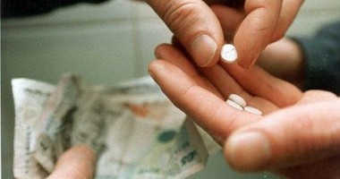 Stire din Eveniment : Dealeri care aprovizionau cu droguri stațiunea Mamaia, băgați după gratii
