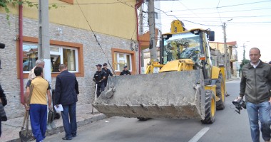 Imagini incredibile. Jandarmi înarmați ca de război în Piața Chiliei - 4