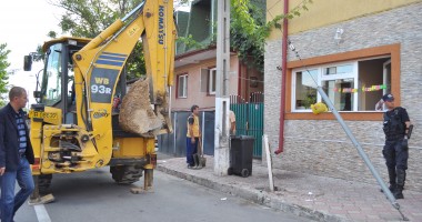 Imagini incredibile. Jandarmi înarmați ca de război în Piața Chiliei - 3