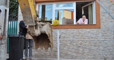 Imagini incredibile. Jandarmi înarmați ca de război în Piața Chiliei - 5