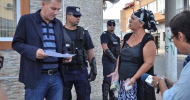Imagini incredibile. Jandarmi înarmați ca de război în Piața Chiliei - 2