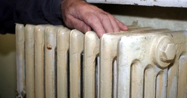 Debranșați de la încălzire, în prag de iarnă, pentru datorii de mii de lei