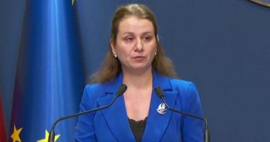 Stire din Cultură-Educație : Ligia Deca: “Fac apel la profesori să supravegheze copiii, chiar dacă nu țin orele”