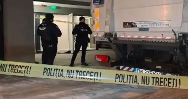 Stire din Eveniment : Bărbat găsit decapitat într-un apartament. Ce scria în biletul de adio