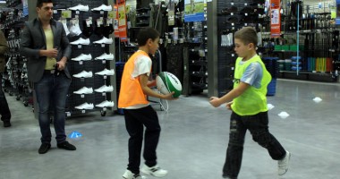 Micii sportivi de la CSO Ovidiu,  acțiune de promovare a rugby-ului la Decathlon - 4