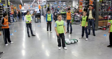 Micii sportivi de la CSO Ovidiu,  acțiune de promovare a rugby-ului la Decathlon - 2
