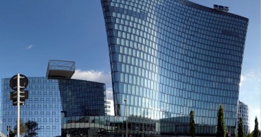 Stire din Economie : De ce au protestat petroliștii români la sediul OMV, din Viena