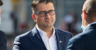 Stire din Politică-Administrație : VIDEO/ Primarul Decebal Făgădău, mesaj la final de mandat: „A fost onoarea vieţii mele!”