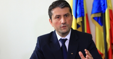 Stire din Politică-Administrație : "Beneficiarii înscriși până la 20 martie vor primi două plicuri, dar acestea  nu vin simultan"