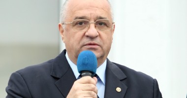 Stire din Social : De ce nu scade prețul la apă