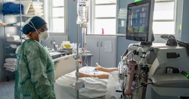 Trei noi decese din cauza COVID-19. Bilanțul a ajuns la 1279 de morți în România