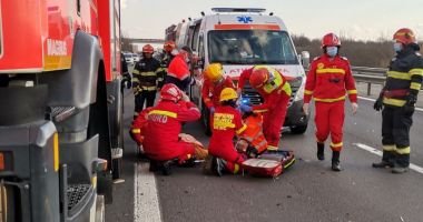 Un muncitor a murit după ce un panou publicitar ar fi căzut peste el