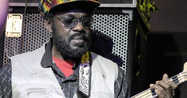 A murit Aston Barrett, basistul trupei lui Bob Marley. Drum lin printre stele, „Family Man”!
