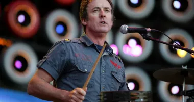 Stire din Actualitate : Doliu în rockul mondial. Cofondatorul trupei Midnight Oil a încetat din viață