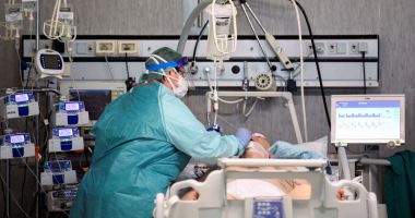 Stire din Eveniment : Noi decese din cauza COVID-19, anunțate sâmbătă în România