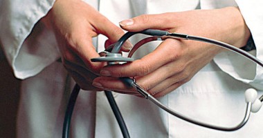 Stire din Eveniment : A murit după ce și-a tăiat degetele și a fost ținut 5 ore pentru radiografii!