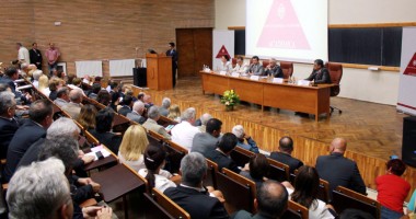Stire din Cultură-Educație : De ce vine  ministrul Educației  la Universitatea Maritimă