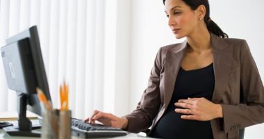 Stire din Actualitate : Decizia Curții Europene de Justiție:  femeile însărcinate pot fi incluse în concedieri colective