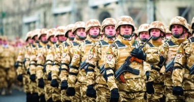 Stire din Eveniment : SCAD SAU NU PENSIILE MILITARILOR? Ministrul Apărării: "Trebuie păstrat același algoritm de calcul. Media pensiei în sistemul militar este undeva la 3.000 lei"