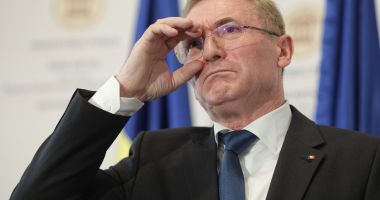 Stire din Eveniment : Procurorul general Augustin Lazăr  a ieșit la pensie. Câți bani primește