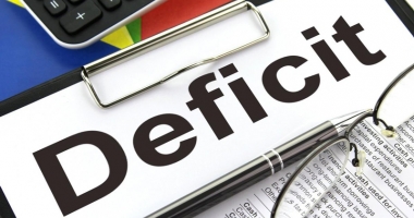 Stire din Economie : Deficitul bugetar  al României  a crescut la 4,1%