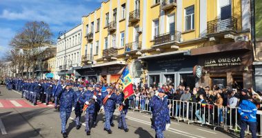 GALERIE FOTO Peste 1000 de constănțeni prezenți la parada militară de Ziua României - 12