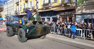 GALERIE FOTO Peste 1000 de constănțeni prezenți la parada militară de Ziua României - 13