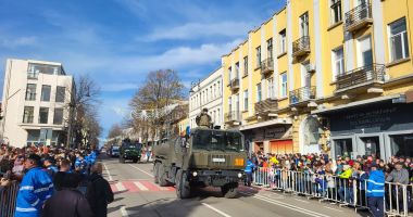 GALERIE FOTO Peste 1000 de constănțeni prezenți la parada militară de Ziua României - 17