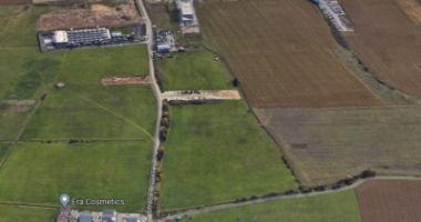 Stire din Eveniment : Oameni de afaceri şi un notar, trimişi în judecată pentru vânzarea unor terenuri la preţuri subevaluate