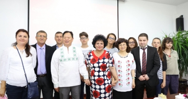 Stire din Politică-Administrație : Primarul  Mariana Gâju  a plecat în China  cu elevi și agenți  economici  din comună