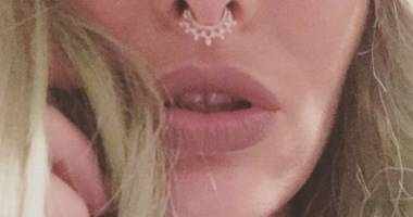 Stire din Monden : Schimbare de look pentru o cântăreață de la noi