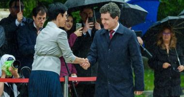 Stire din Politică-Administrație : Delia Dinu, șefa protocolului Administrației Prezidențiale, își va continua activitatea la Palatul Cotroceni