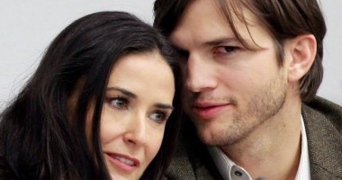 Stire din Monden : Demi Moore și-a vândut inelul de logodnă primit de la Ashton Kutcher