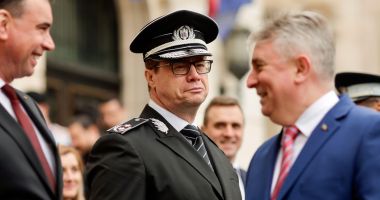 Stire din Actualitate : Inspectorul general al Poliției Române anunță că va demisiona dacă polițiștilor li se va tăia 1.500 de lei din salariu