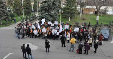 Stire din Politică-Administrație : Democrat-liberalii au protestat la Prefectura Constanța