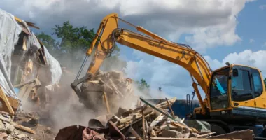 Stire din Actualitate : Decizie extremă: și-a demolat propria casă după ani de luptă cu ocupanți ilegali români