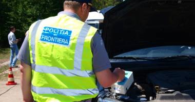 Stire din Eveniment : Mercedes dat în urmărire, depistat de polițiștii de frontieră