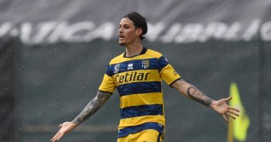 Stire din Sport : Dennis Man la schimb cu Verre! Antrenorul Roberto D'Aversa face tot posibilul să-l ia pe fostul său jucător
