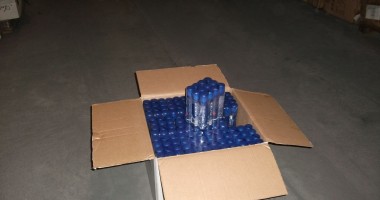 Deodorante contrafăcute descoperite de polițiștii din port - 2